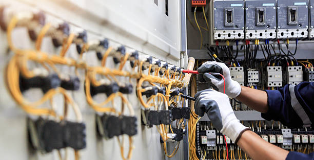 Professional Electrician technician working in Newton, IA